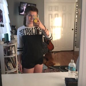 Black and white pink quarter sleeve shirt